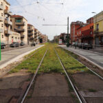 via Giambellino da p.za Tirana, i binari del tram 14